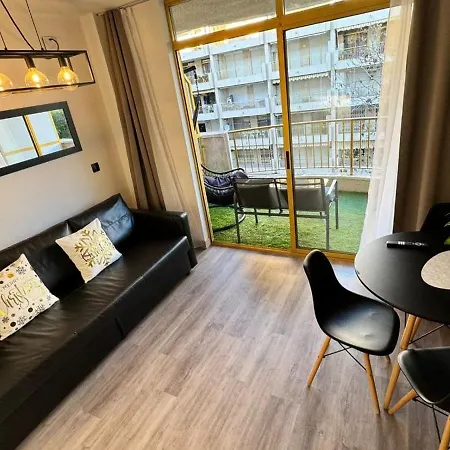 Aparthotel Inter2: New Self-Check-In Apartments with Garage Salou Exterior photo