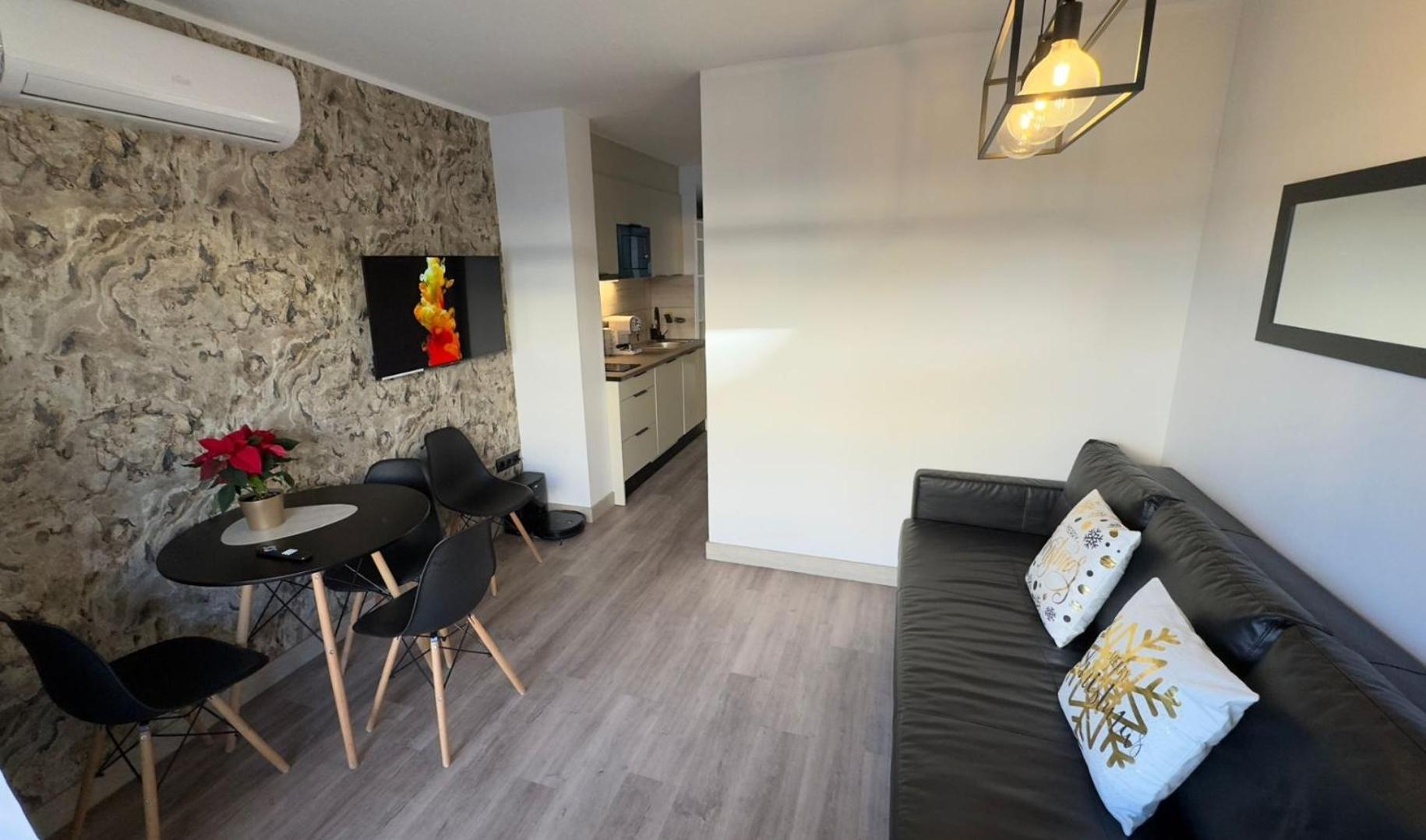 A Estrenar Preciosos Inter2, New Ln 12 Months Open! Self Check In! Reserva Garaje! Salou