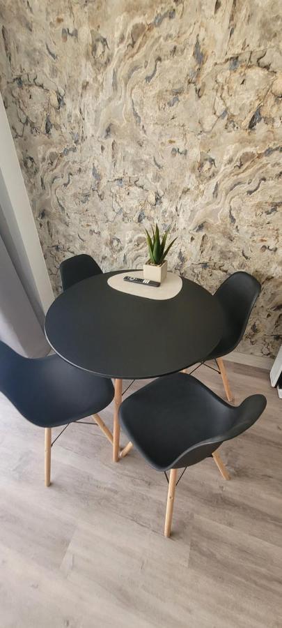 Inter2: New Self-check-in With Garage Apartment
